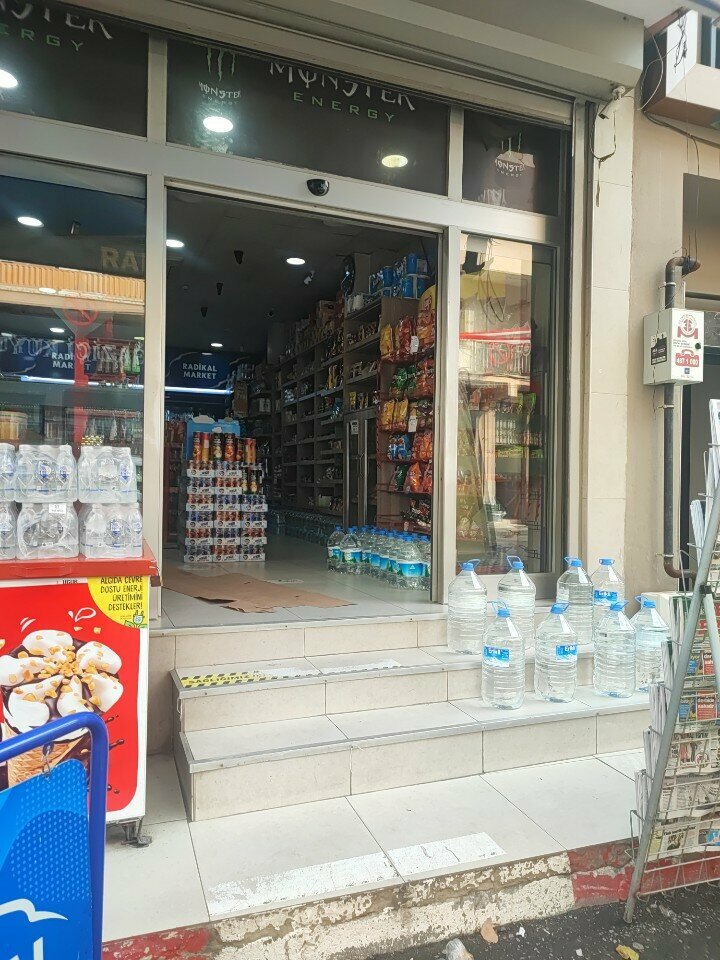 Alcoholic beverages Radikal Market, Izmir, photo