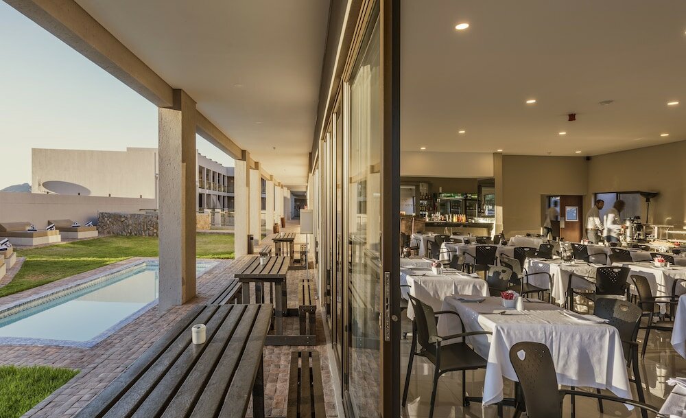 Фото Springbok Inn by Country Hotels