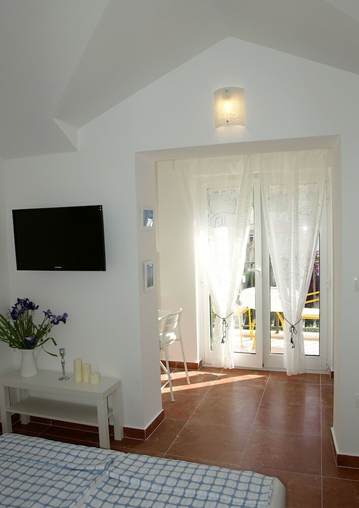 Фото Apartments Issa