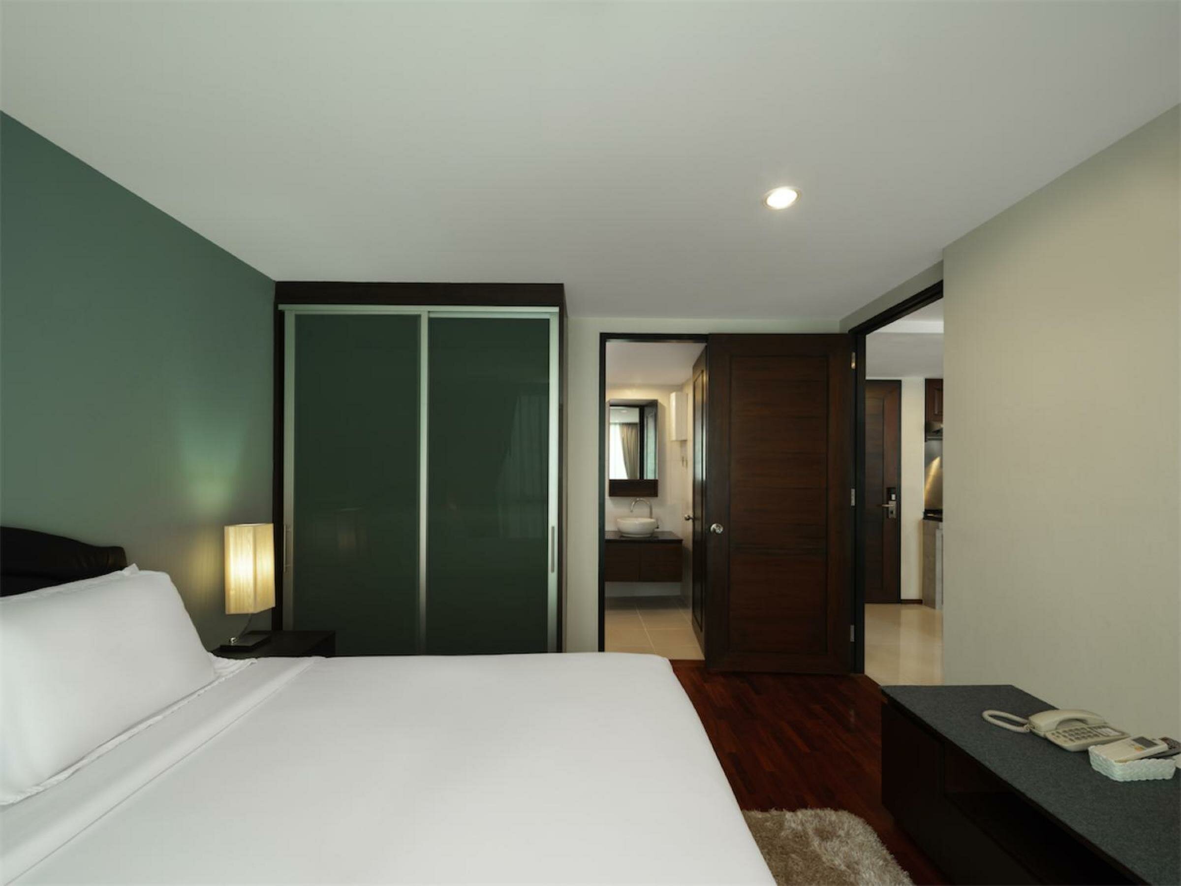 Фото Silom Lofts Hotel