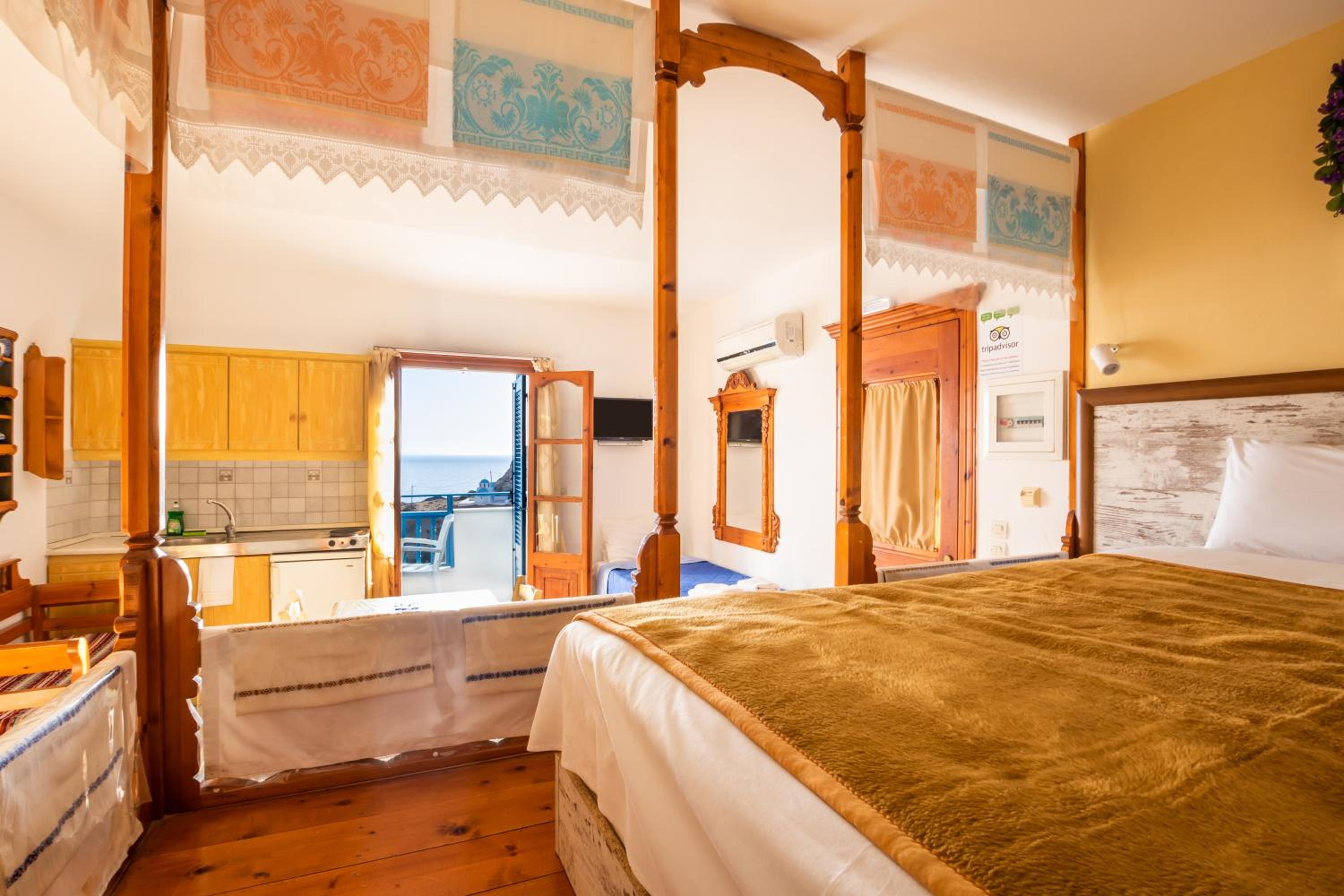 Фото Arhontiko Hotel