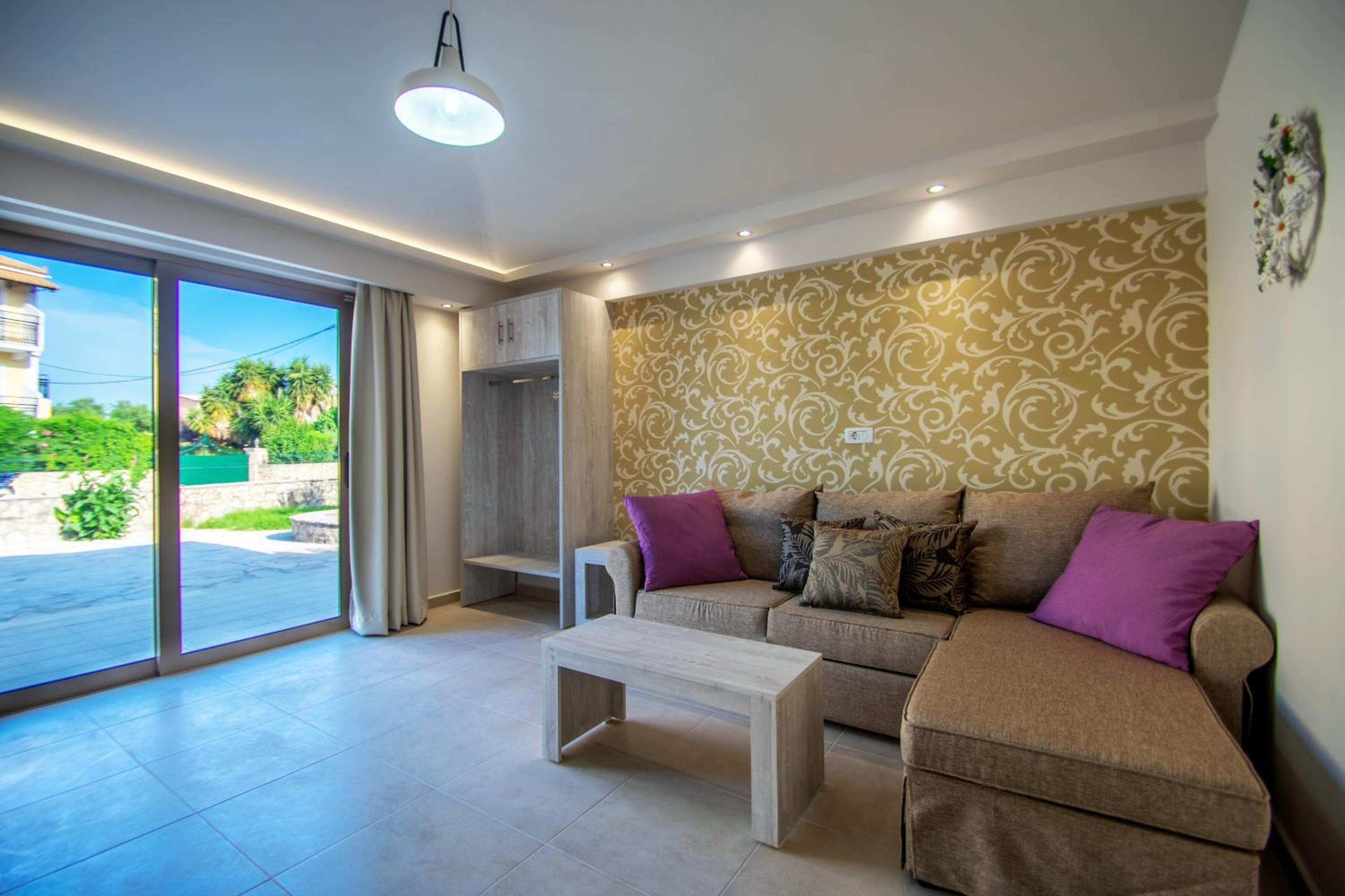 Фото Paradise Apartments