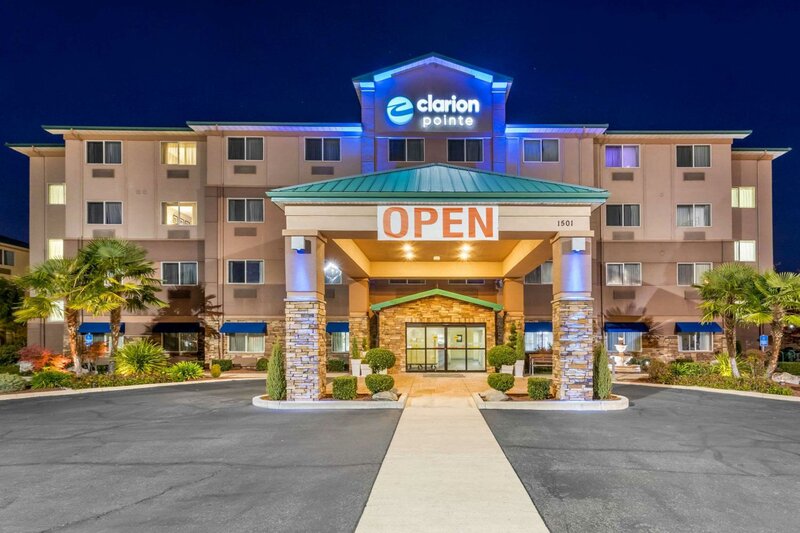 Гостиница Clarion Pointe Medford