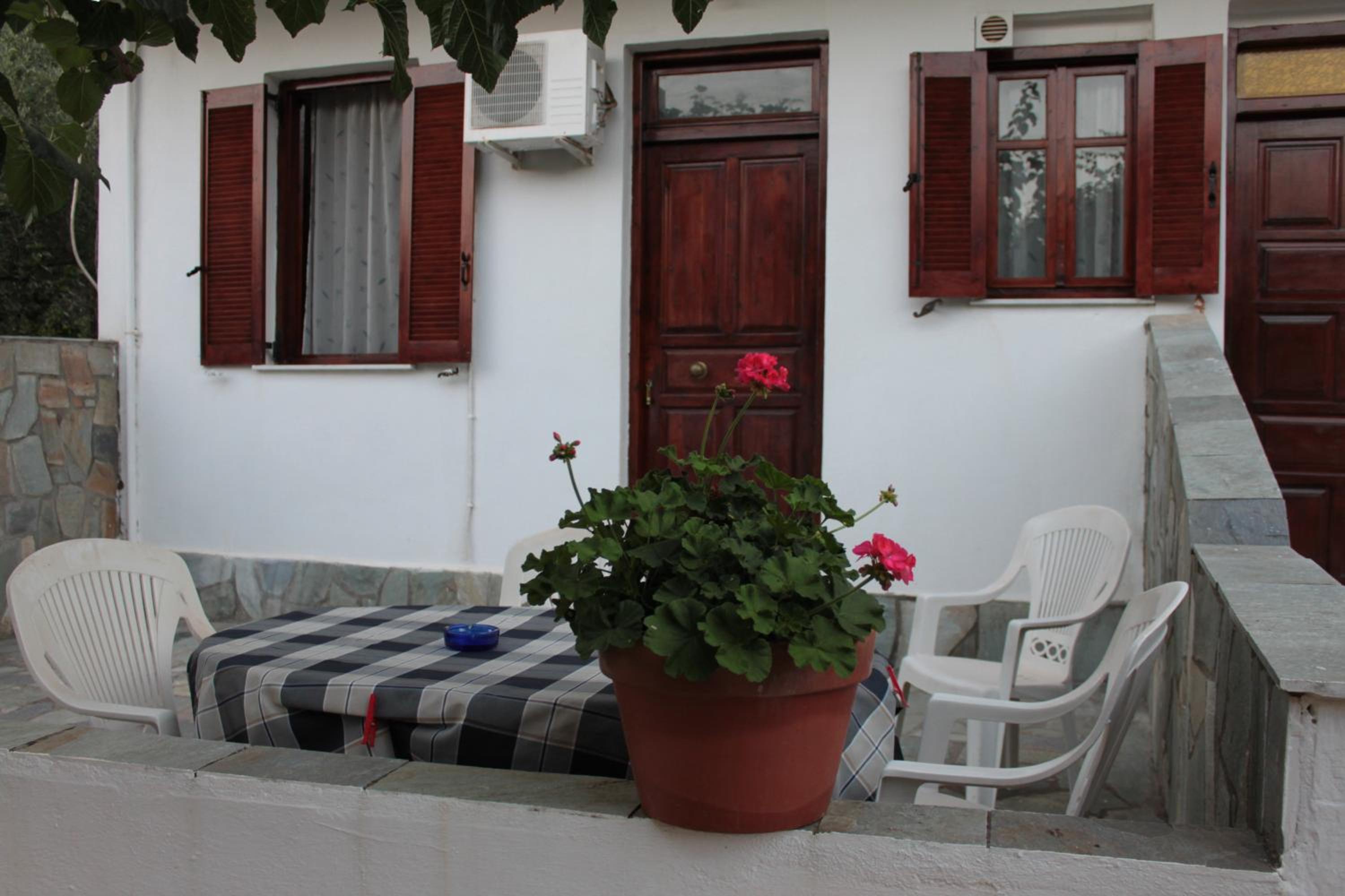 Фото Ballas Apartments