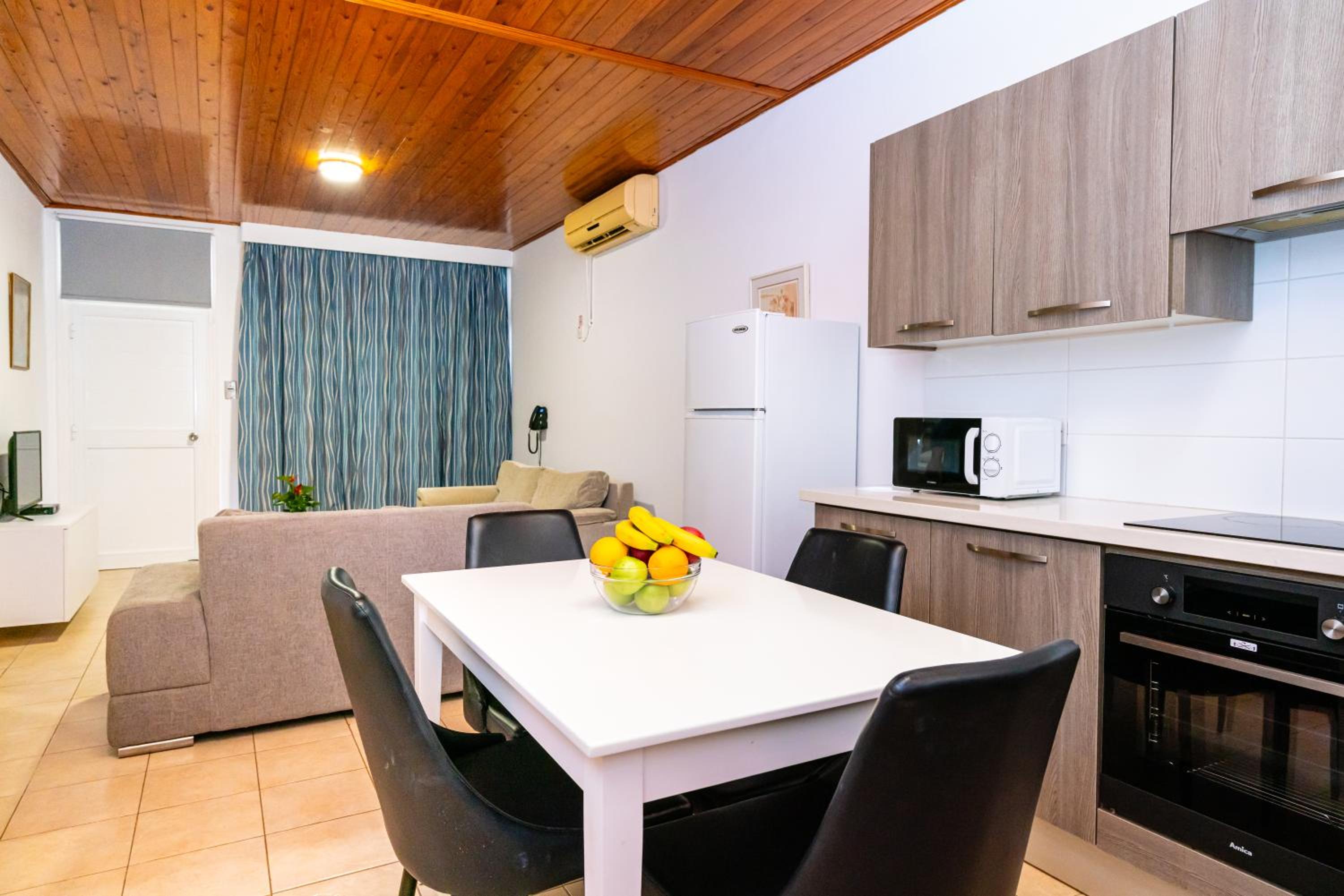 Фото Helios Bay Hotel and Suites