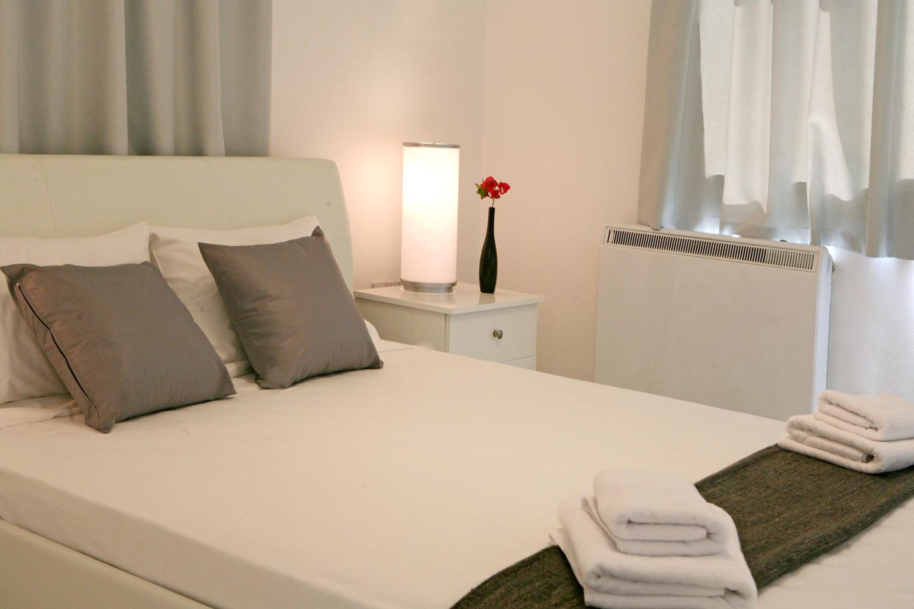 Фото Corina Suites and Apartments