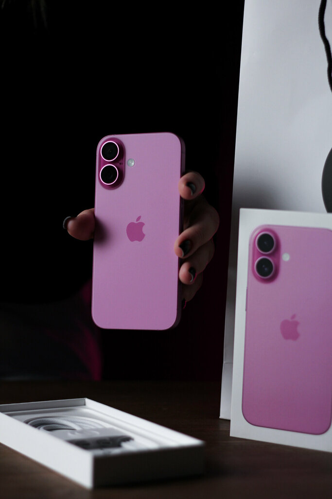 Mobile phone store Steve's Apple, Bataysk, photo