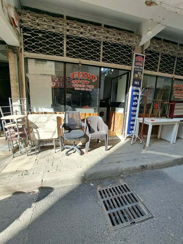 Thrift store Tunc Spot 2, Izmir, photo