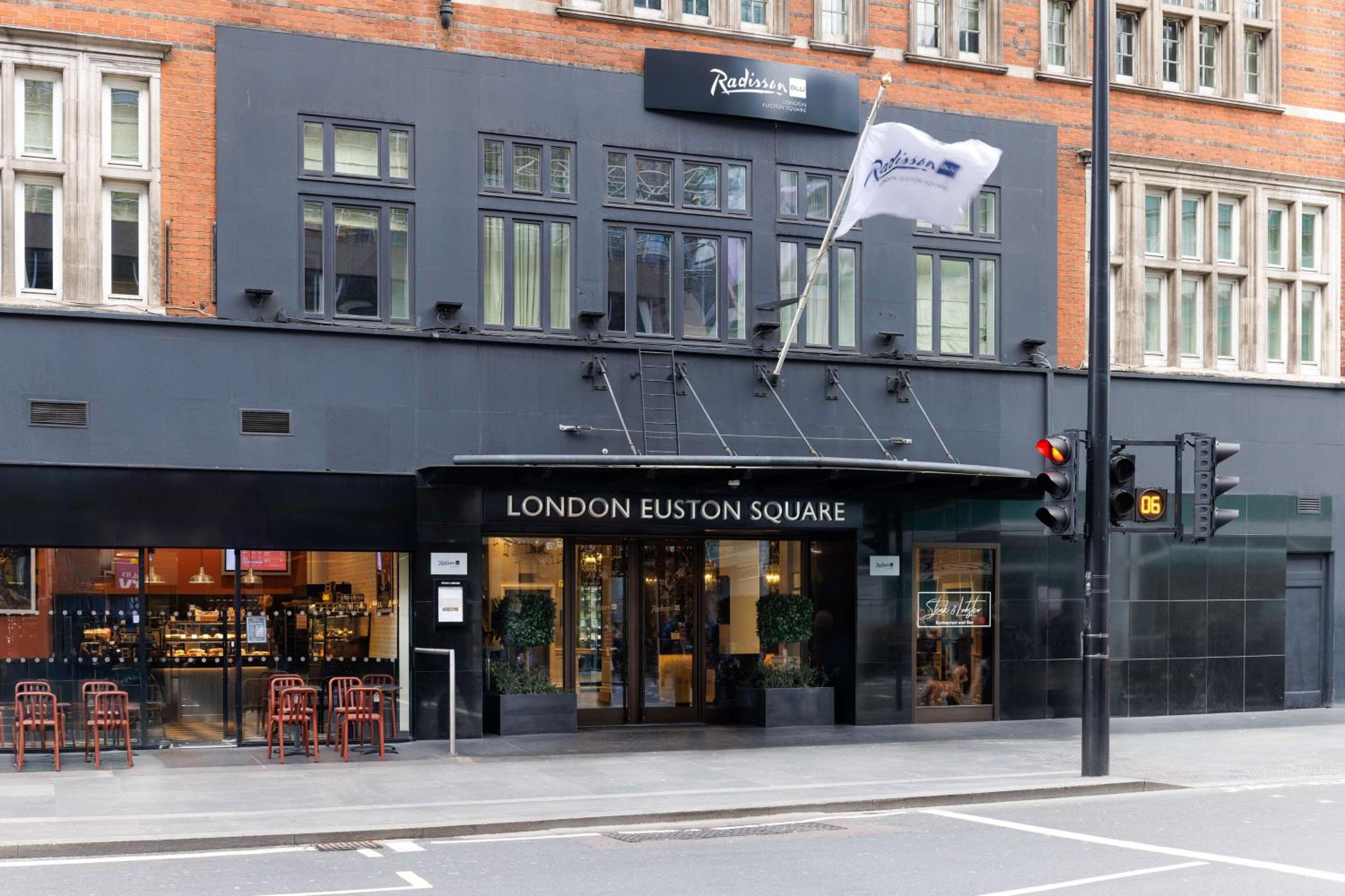 Фото Radisson Blu Edwardian Grafton Hotel, London