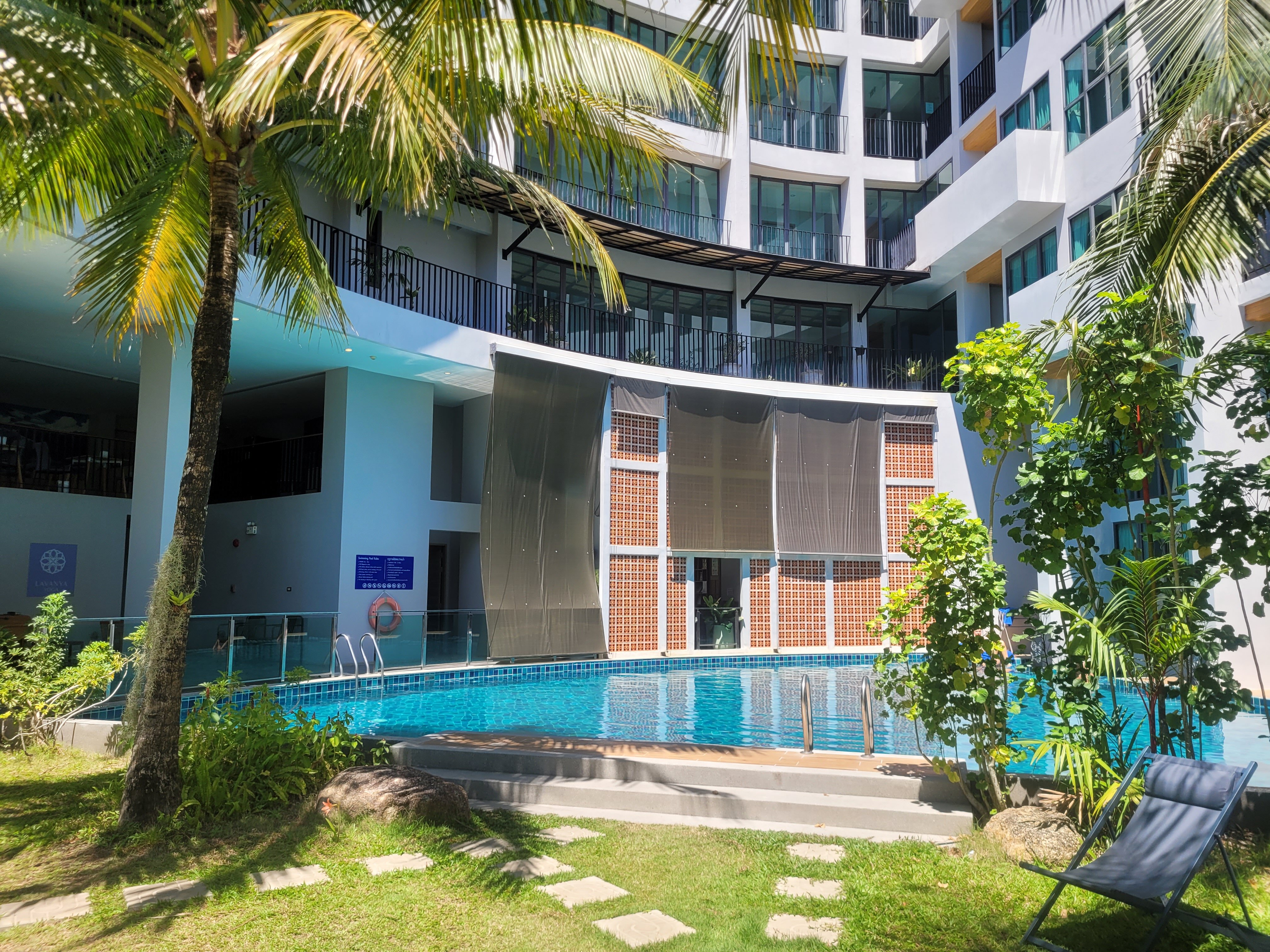 Фото Atom Phuket Hotel