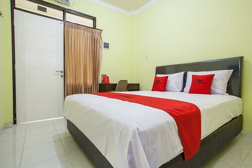 Гостиница RedDoorz near Petra University 2 в Сурабае