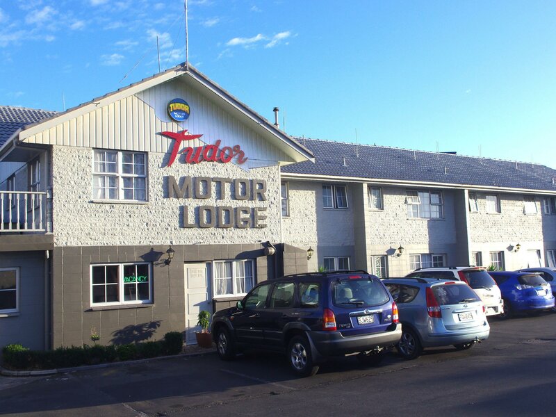 Гостиница Tudor Motor Lodge в Гамильтоне