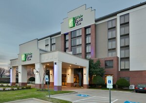 Гостиница Holiday Inn Express & Suites Irving Conv Ctr - Las Colinas, an Ihg Hotel в Ирвинге