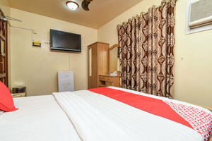 Oyo 157 Al Khaima Hotel (20, 26B Street, Al Daghaya, Deira, Dubai), hotel