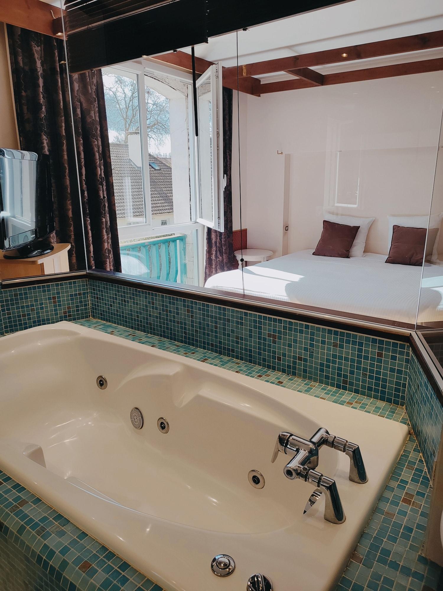 Фото Logis Hôtel Les Pages