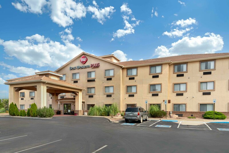 Гостиница Best Western Plus Eagleridge Inn & Suites в Пуэбло