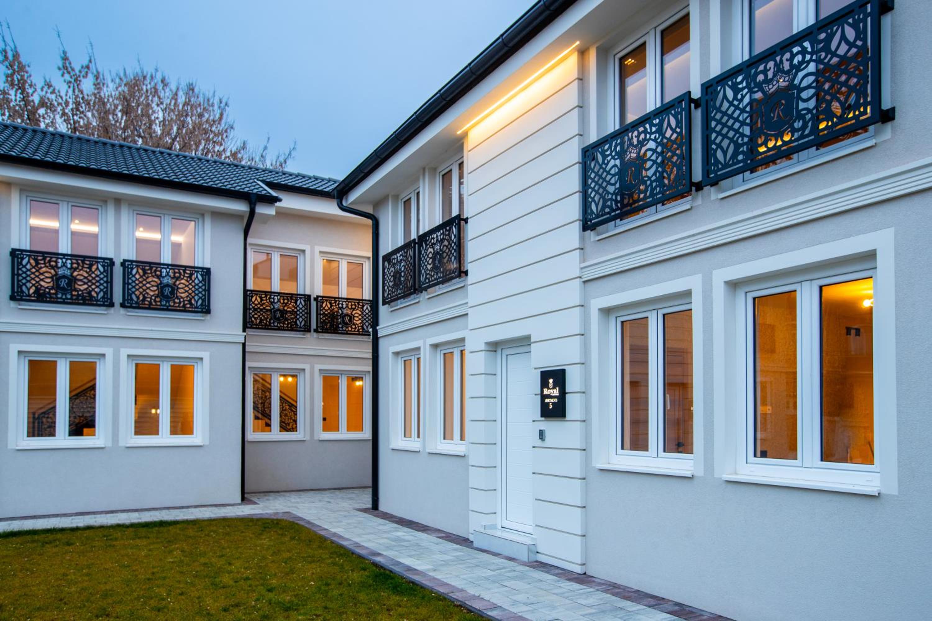 Фото Hotel Garni Royal Crown