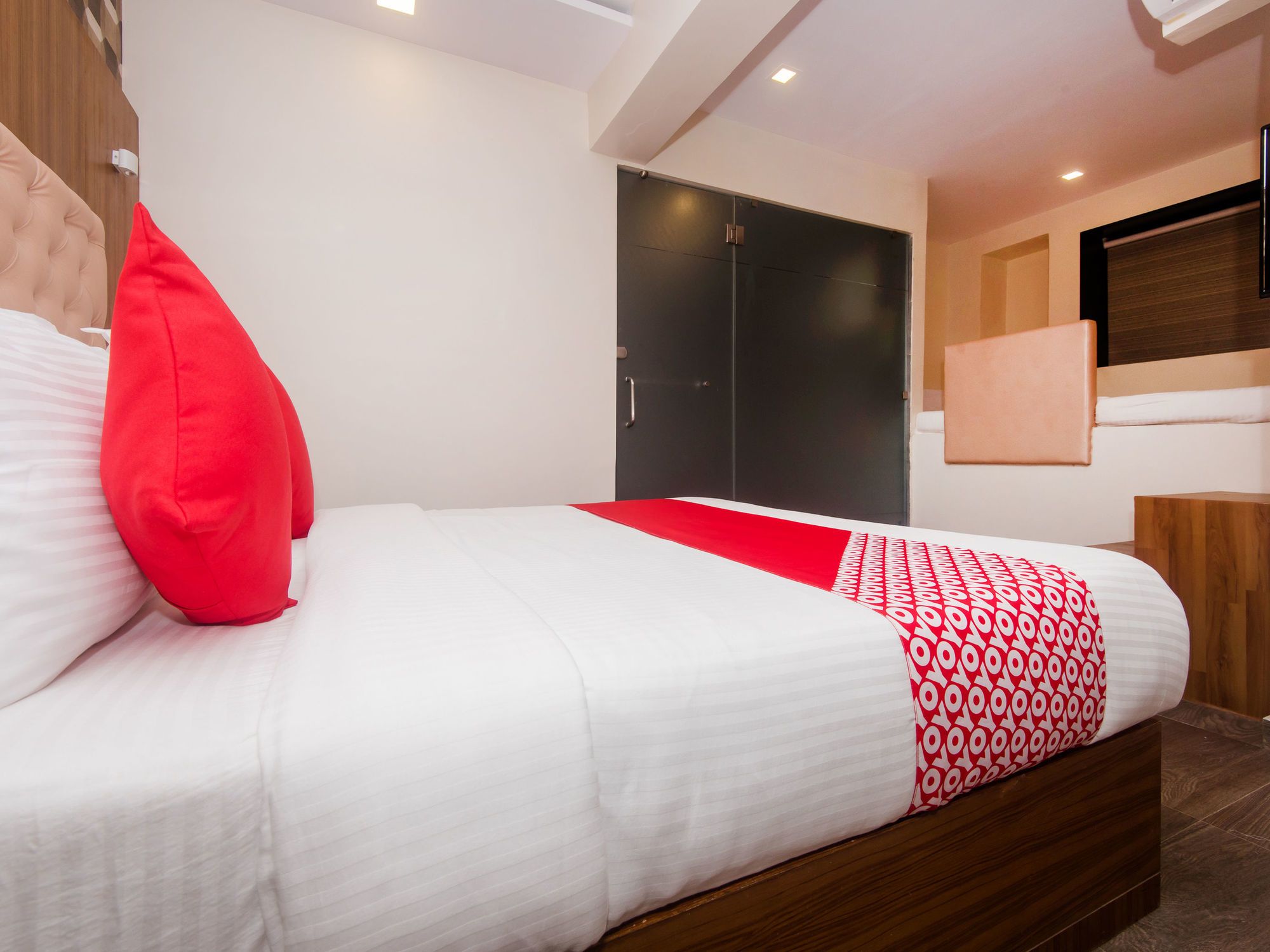Фото Hotel Qubestay Airport