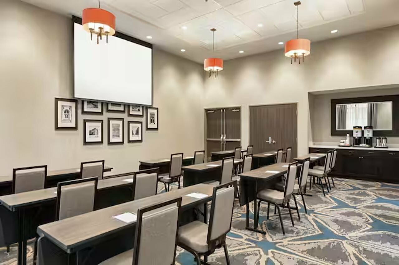 Фото Hampton Inn & Suites Kansas City Downtown Crossroads