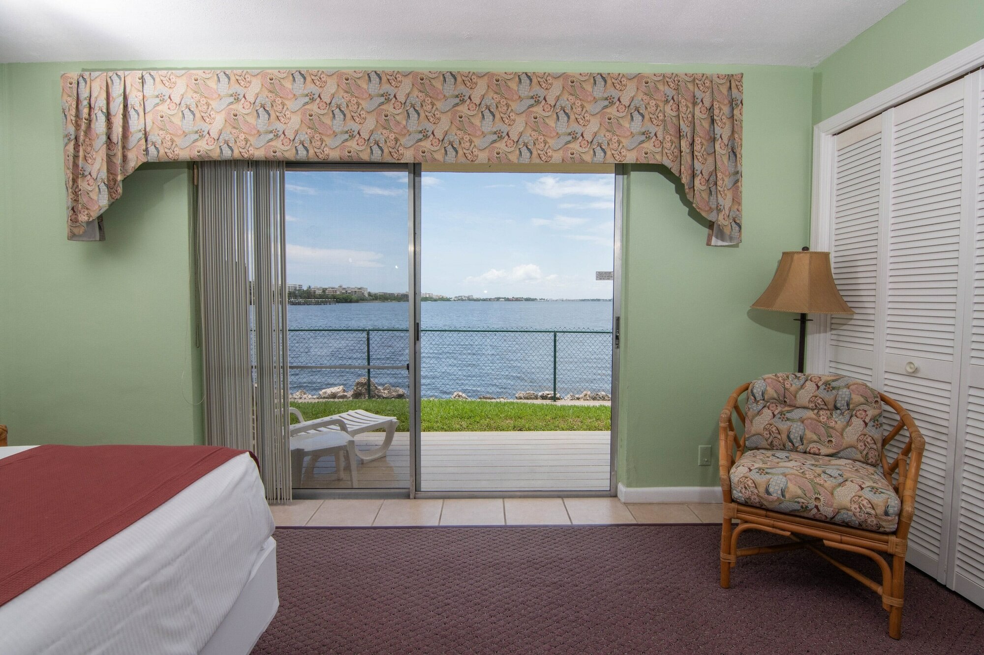 Фото Palm Beach Waterfront Suites