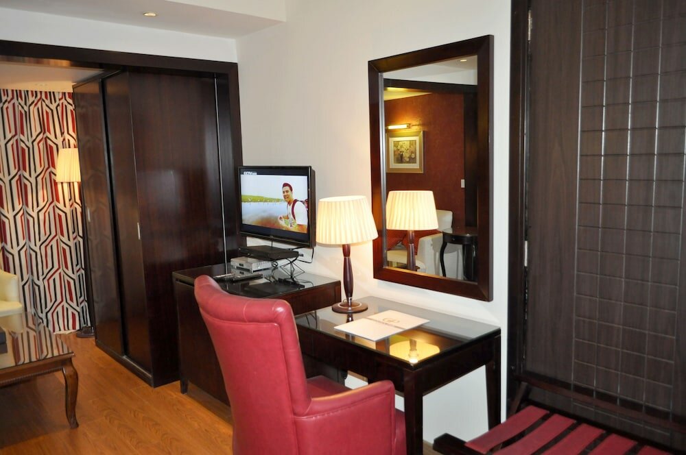 Фото Golden Park Hotel