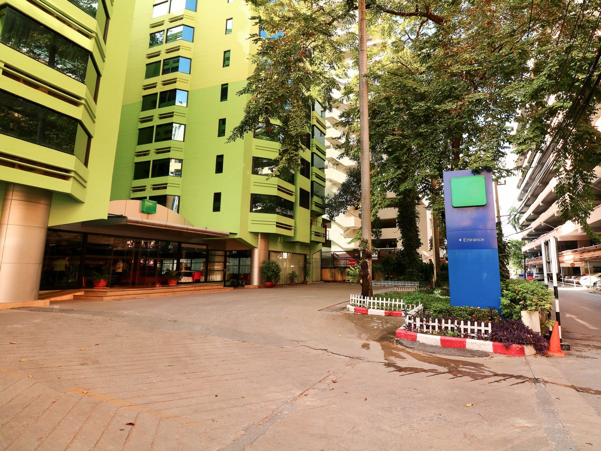 Фото The Seasons Bangkok Huamark