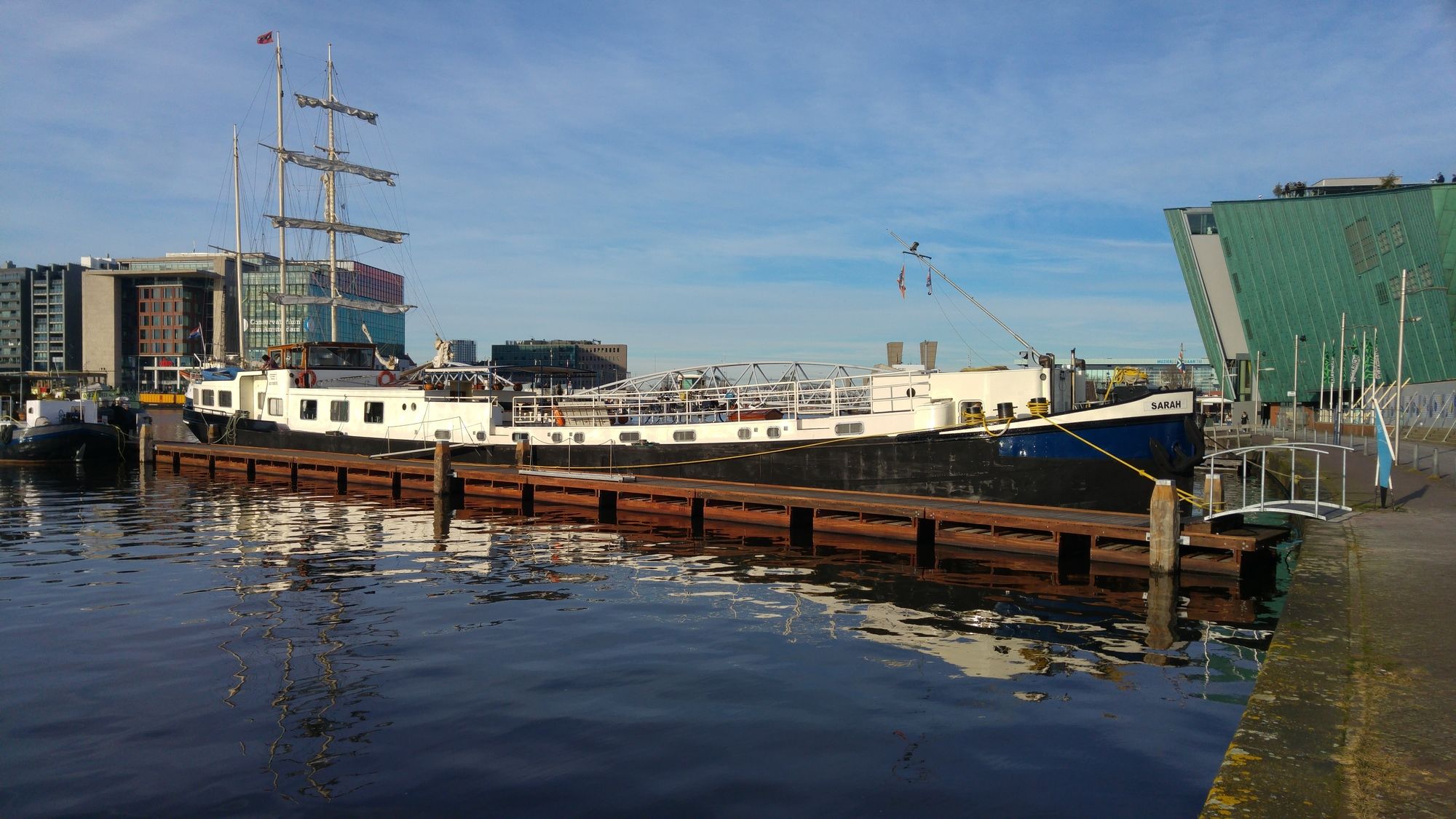 Фото Hotelschip Sarah