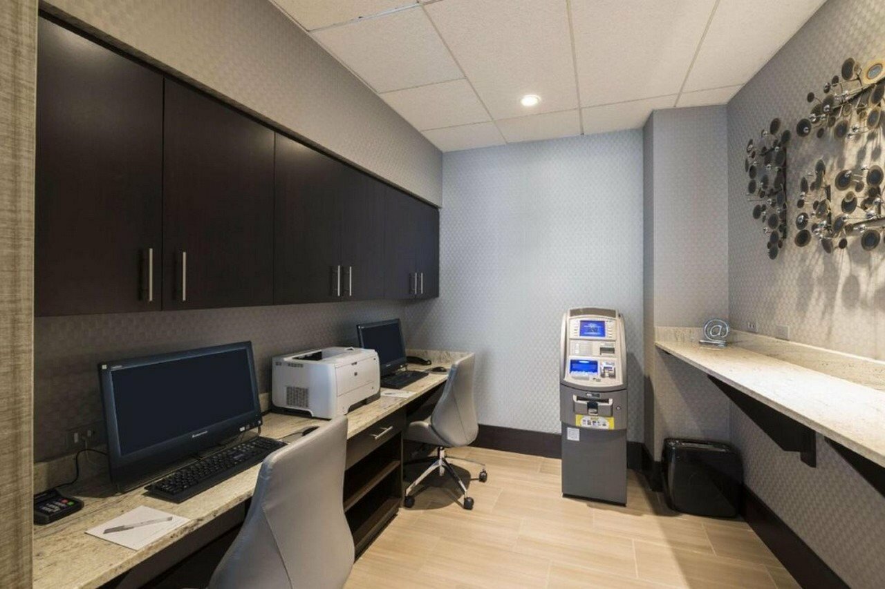 Фото Hampton Inn & Suites Portsmouth Downtown