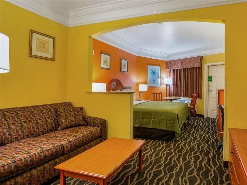 Фото Quality Inn & Suites Beachfront