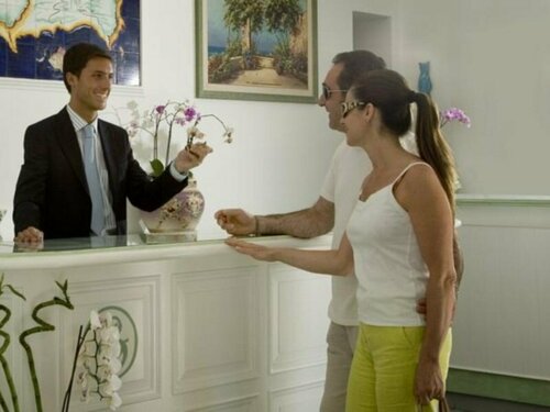 Внешний вид отеля Gatto Bianco Hotel & SPA в Капрях, фото 5