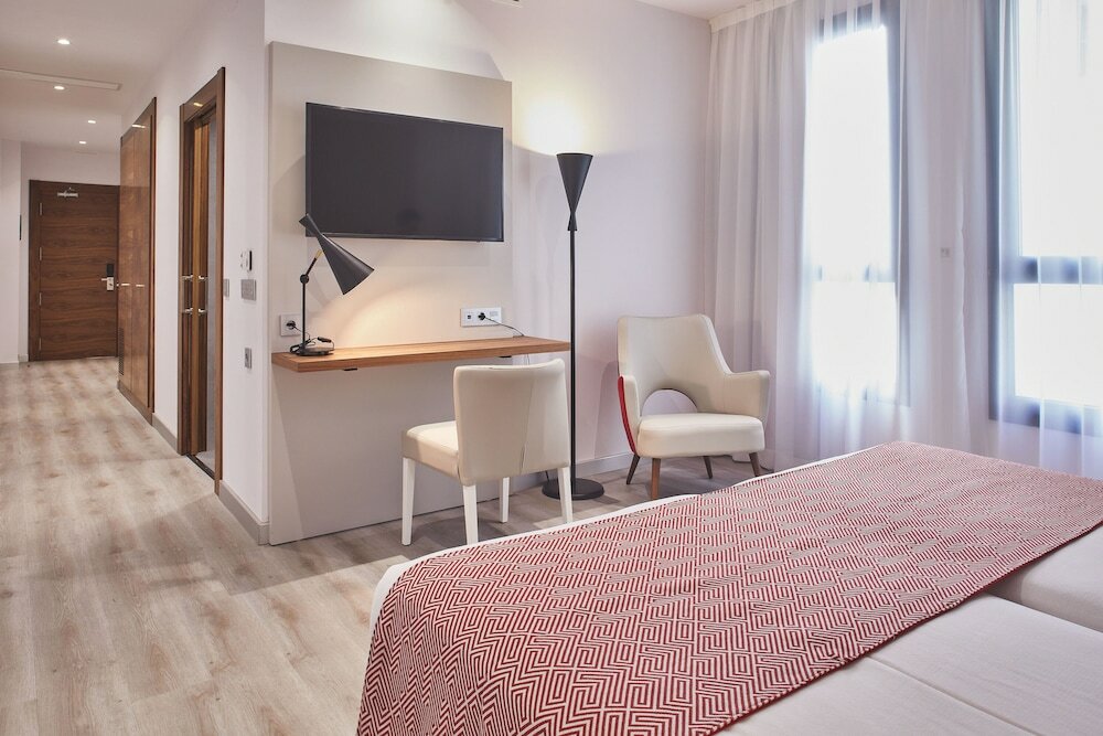 Фото Hotel Silken Rona Dalba