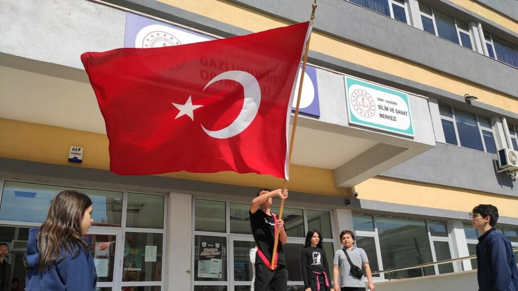 School Gazi Umurbey Middle School, Izmir, photo