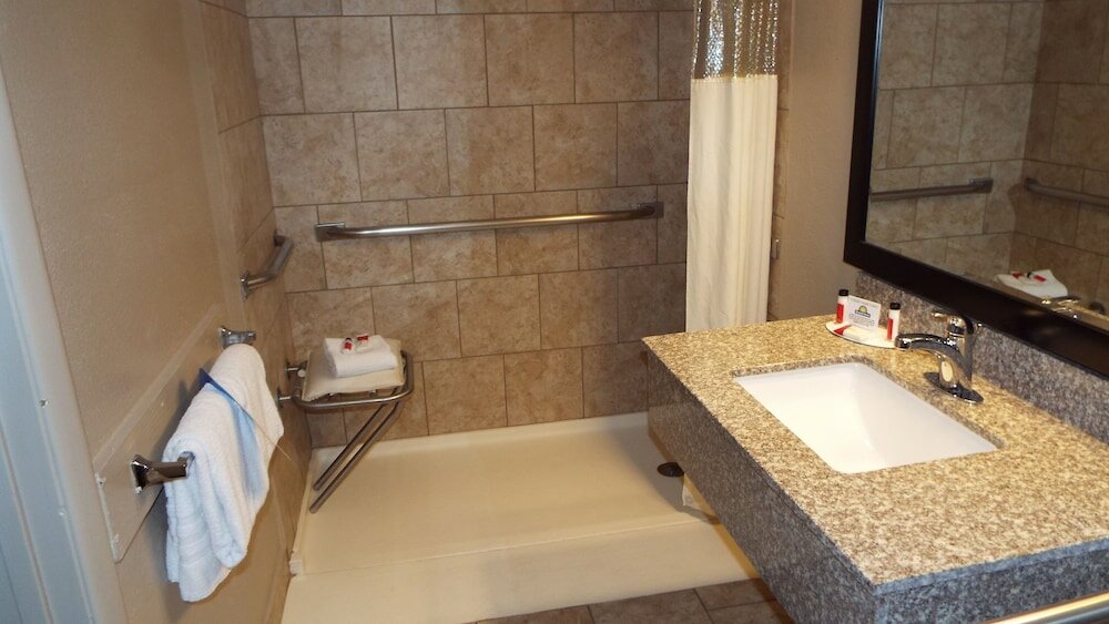 Фото Days Inn & Suites by Wyndham Springfield on I-44