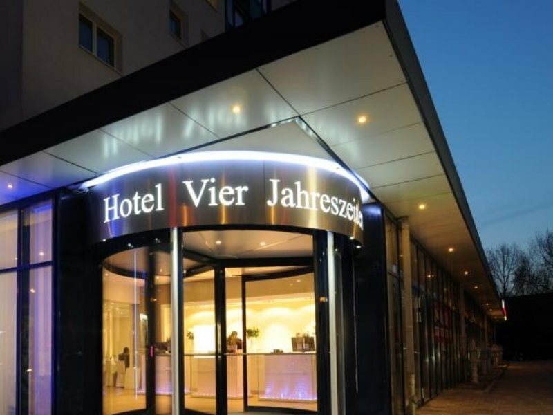 Фото Hotel Vier Jahreszeiten Lübeck