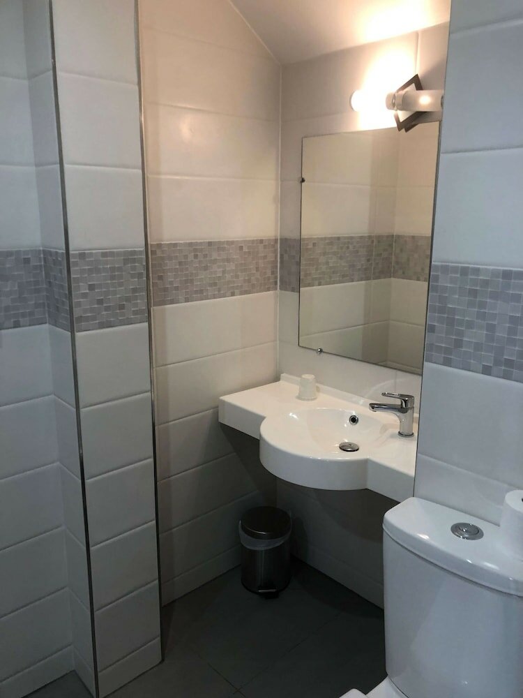 Фото Hotel Kyriad Paris 10 - Canal Saint Martin - République