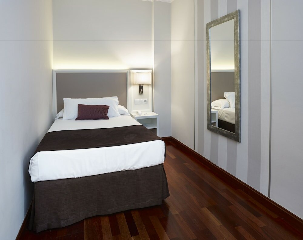 Фото Hotel Maestranza