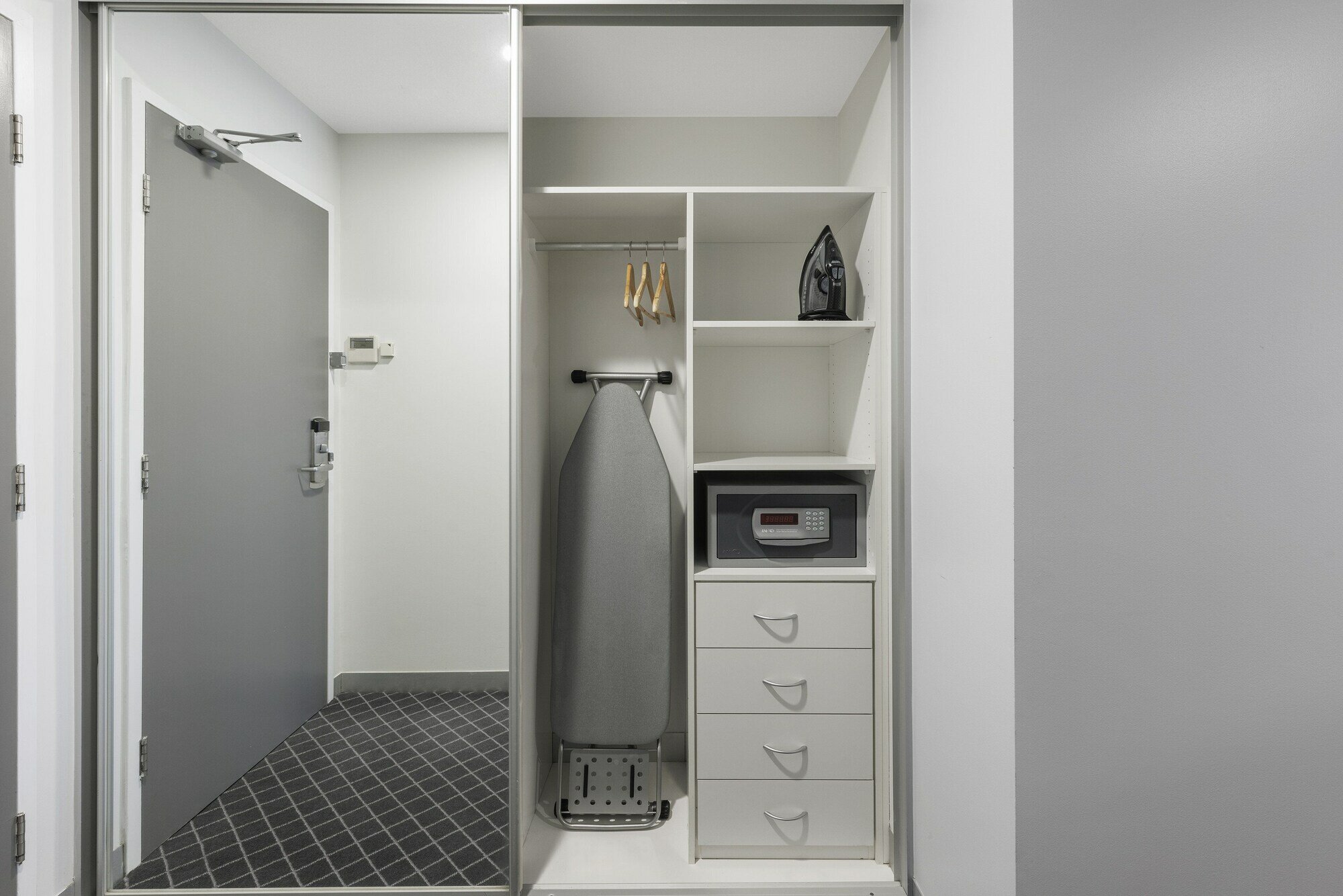 Фото Holiday Inn & Suites Sydney Bondi Junction, an Ihg Hotel