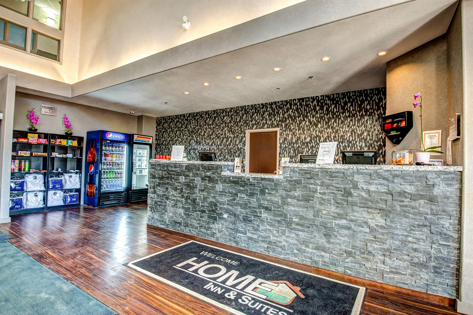 Фото Home Inn & Suites Swift Current