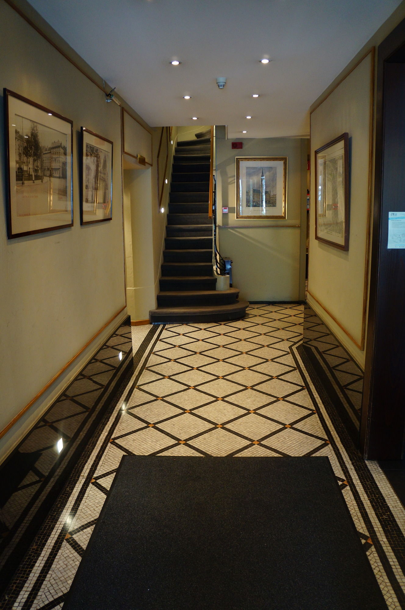 Фото Hotel La Grande Cloche