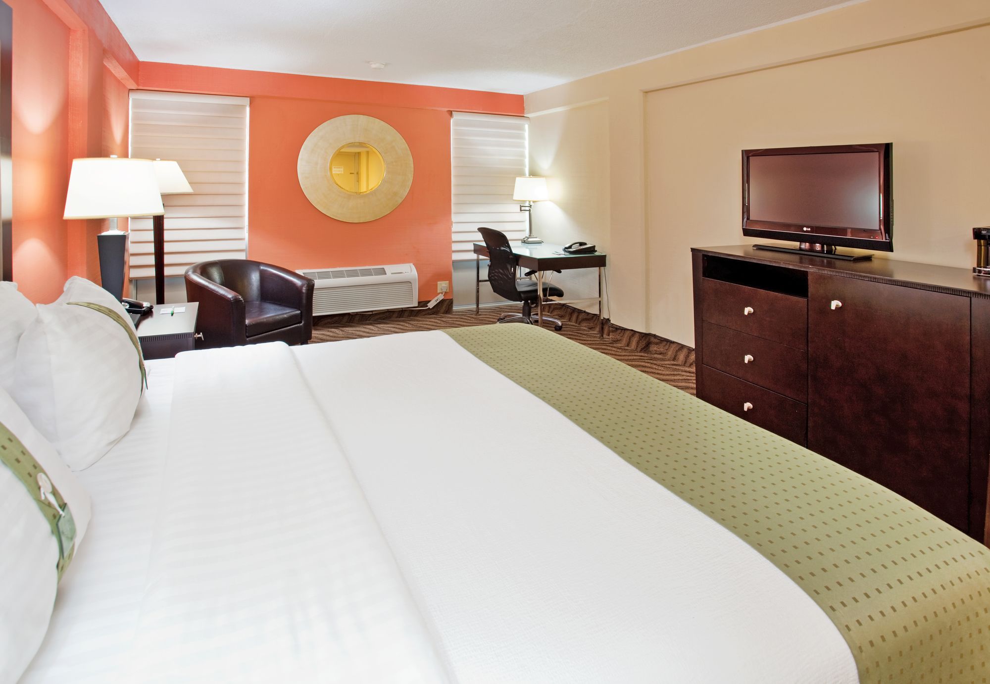 Фото Holiday Inn Manhattan at the Campus