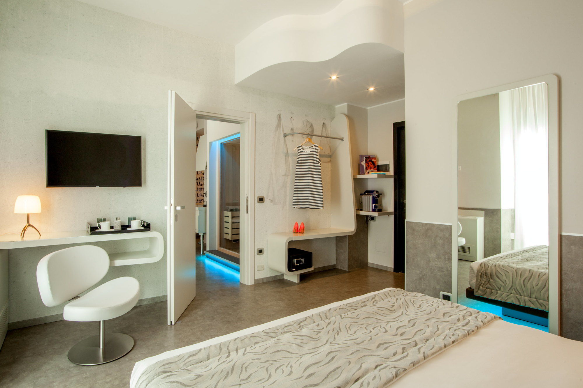 Фото Montenapoleone Suites