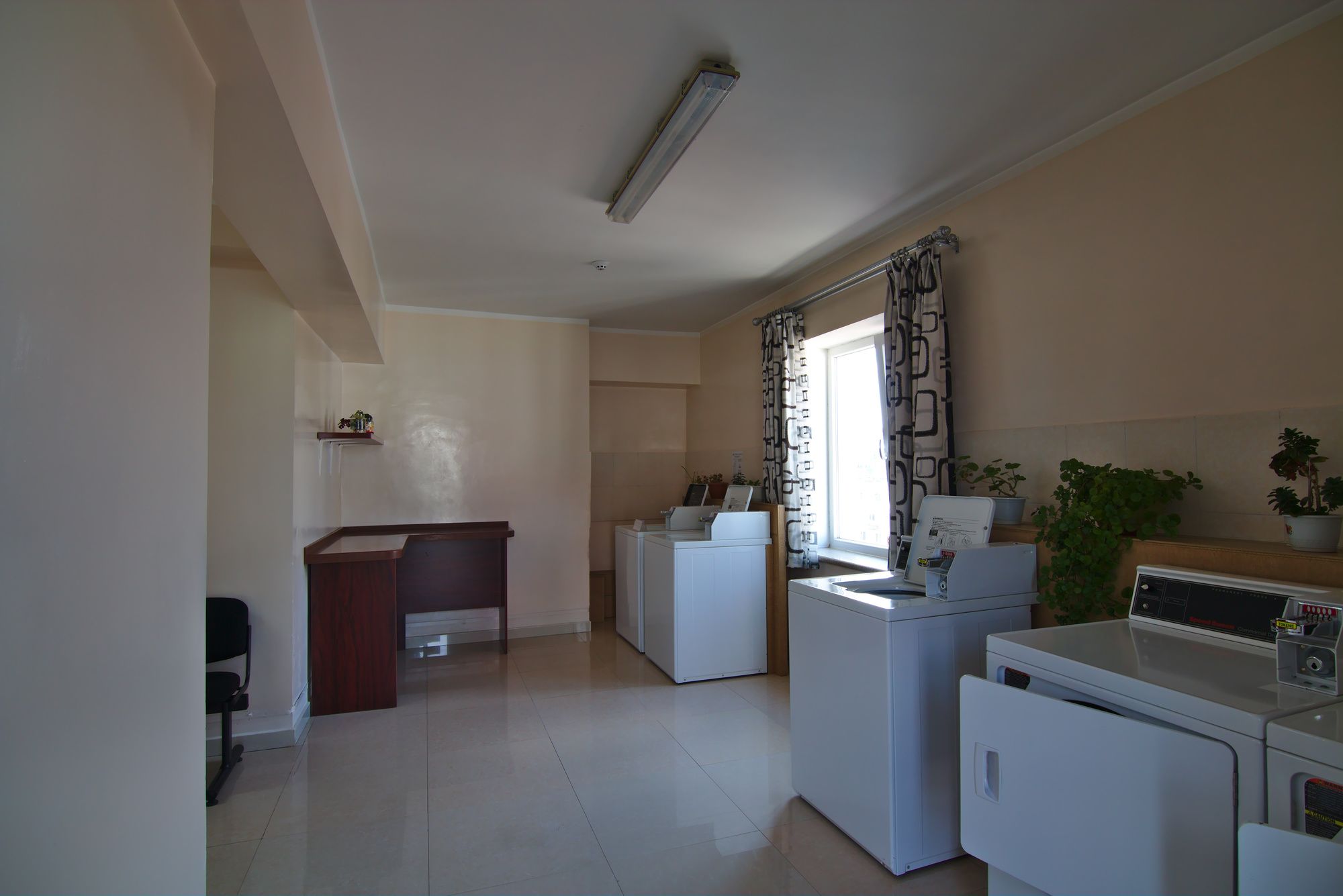 Фото Tanan Center Serviced Apartments