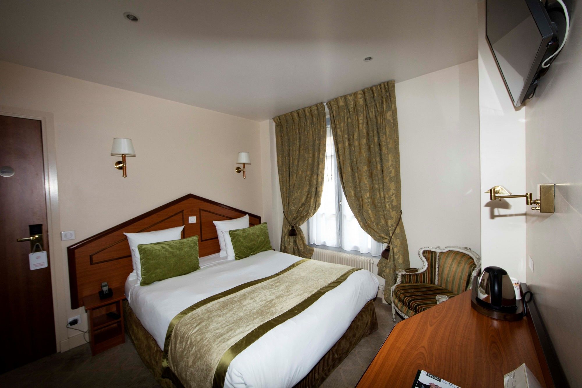 Фото Queens Boutique Hotel