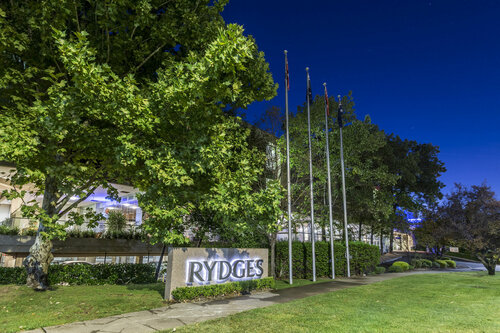 Гостиница Rydges Canberra в Канберре