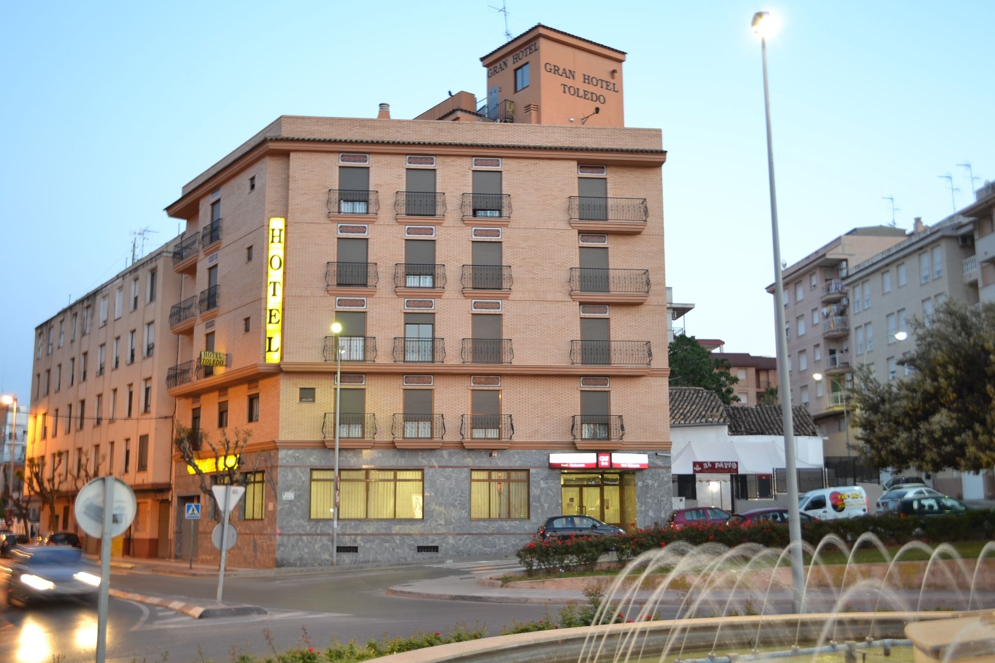 Фото отеля 1