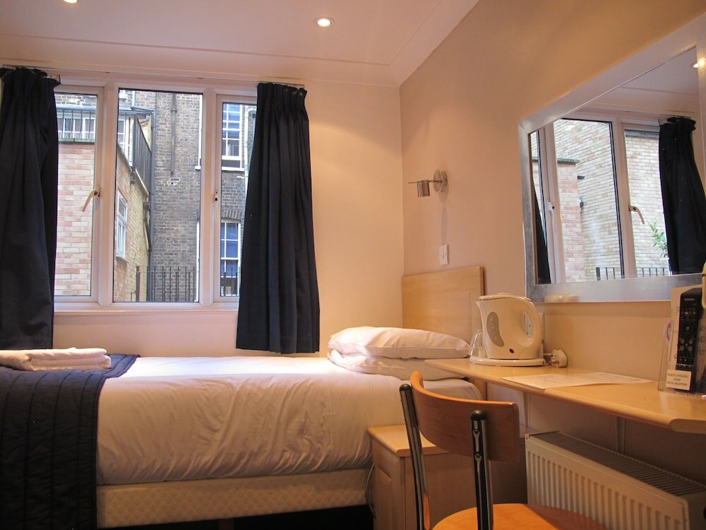 Фото Alhambra Hotel