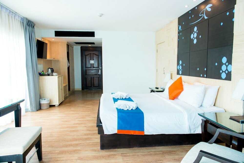 Фото Sea Breeze Jomtien Resort