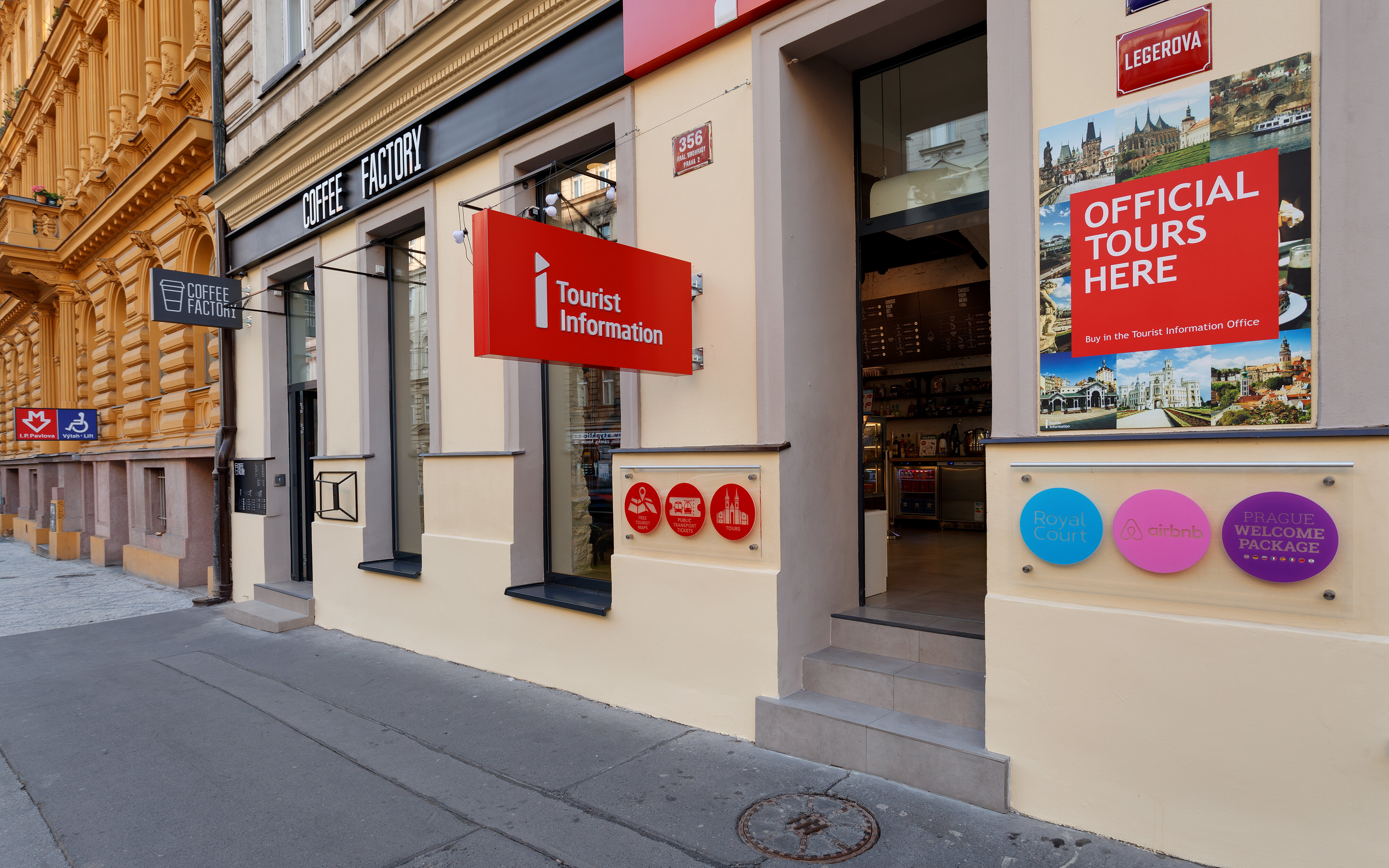 Фото Royal Court Apartments