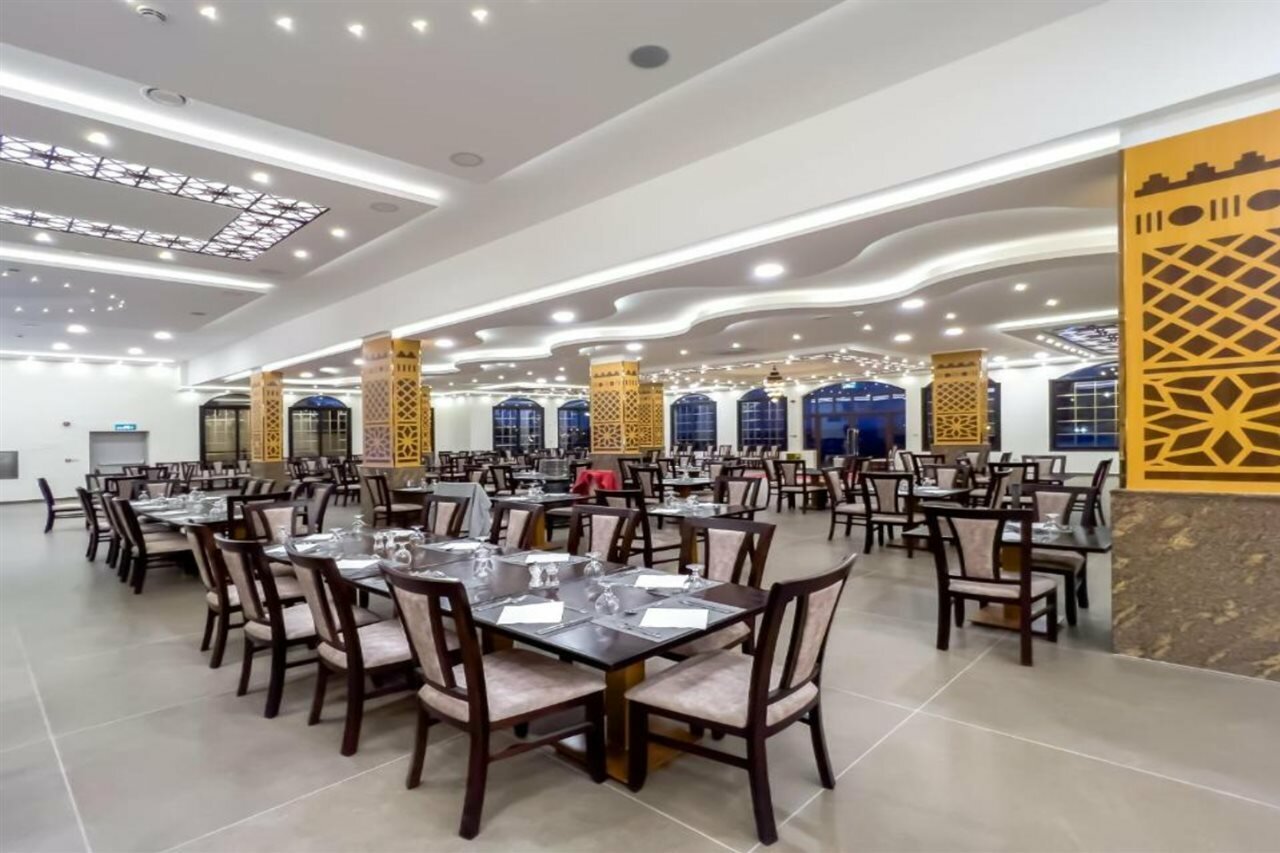 Фото Petra Canyon Hotel