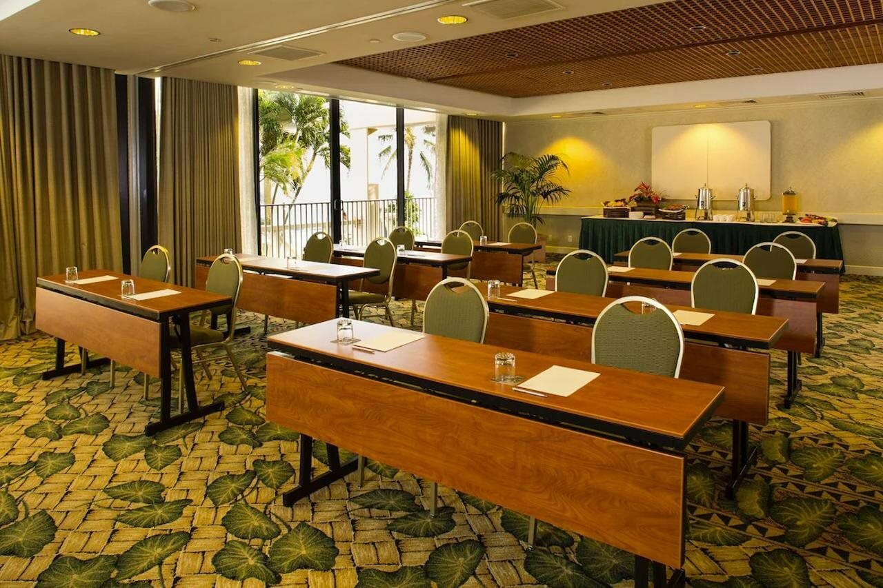 Фото Outrigger Waikiki Beach Resort